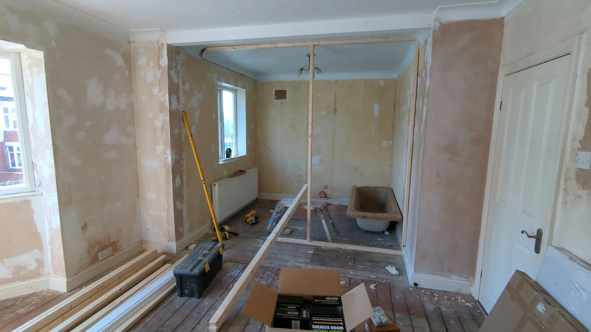 Head plate and sole plate of the stud partition wall spragged with temporary studs